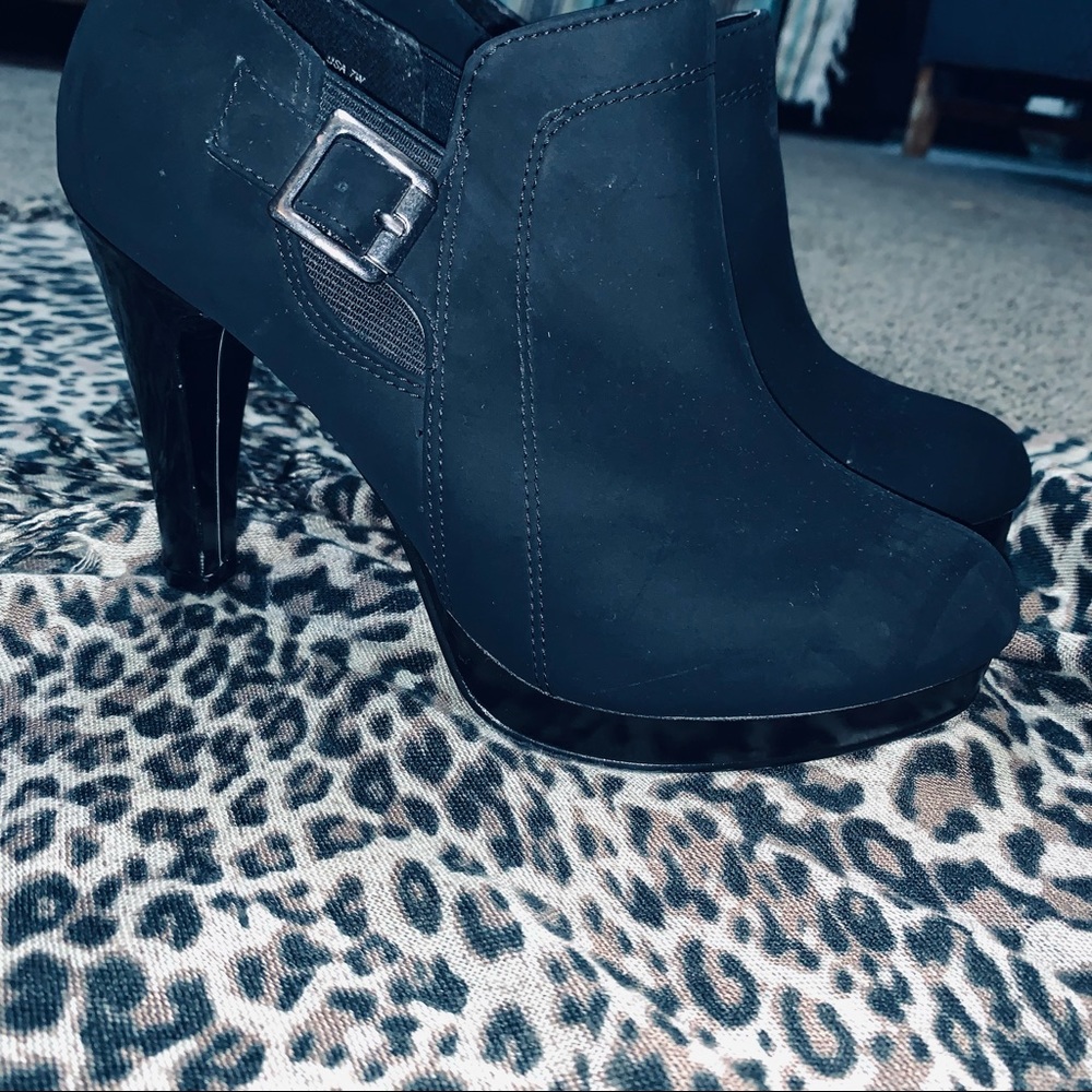 Fioni black heels